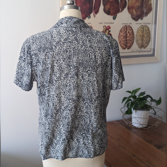 Silk animal print button down L - Picture 5 of 9